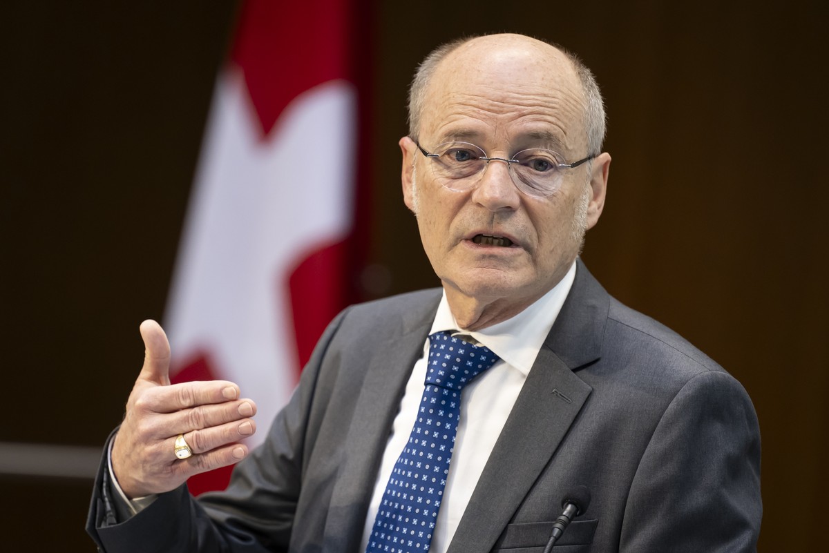 Bundesanwalt Stefan Blaettler spricht waehrend einer Medienkonferenz ueber den Taetigkeitsbericht 2023 der Bundesanwaltschaft, am Donnerstag, 11. April 2024, Verwaltungsgebaeude am Guisanplatz, in Ber ...