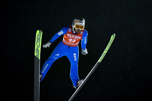 epa09607466 Killian Peier of Switzerland is airborne during the first round of the Men Individual Large Hill event at the FIS Ski Jumping World Cup in Ruka, Finland, 27 November 2021. EPA/KIMMO BRANDT