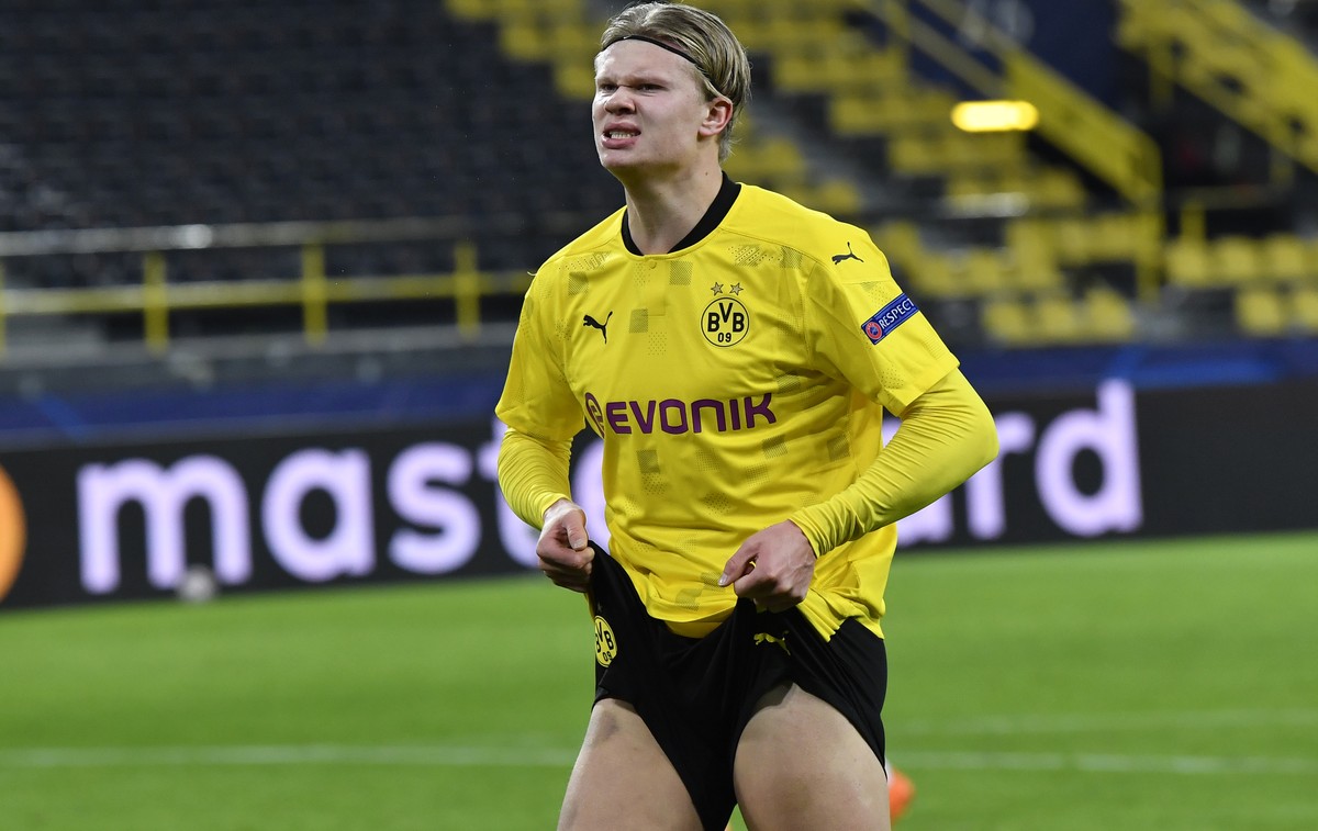 Dortmund's Erling Braut Haaland reacts after missing a chance to score during the Champions League group F soccer match between Borussia Dortmund and Club Brugge in Dortmund, Germany, Tuesday, No ...