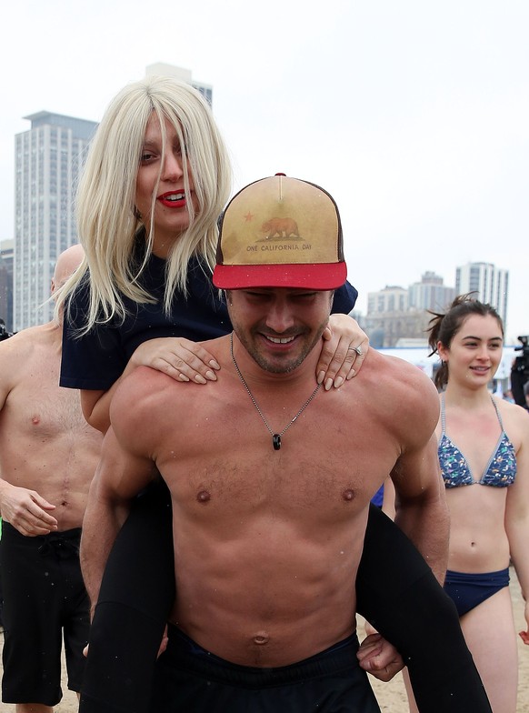 Lady Gaga und ihr Verlobter Taylor Kinney. Schaut, es ist LIEBE!