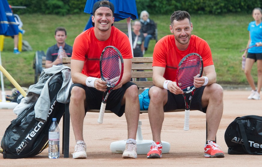 Mark Streit und Roman Josi haben auch beim Tennis einiges drauf.