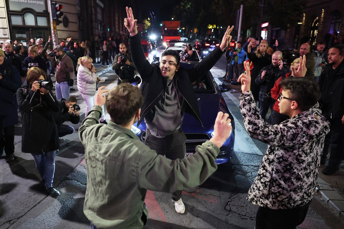Youngsters celebrate after polls closed in the parliamentary election in Belgrade, Serbia, Sunday, Oct. 25, 2026. (AP Photo/Armin Durgut)
APTOPIX Serbia Election