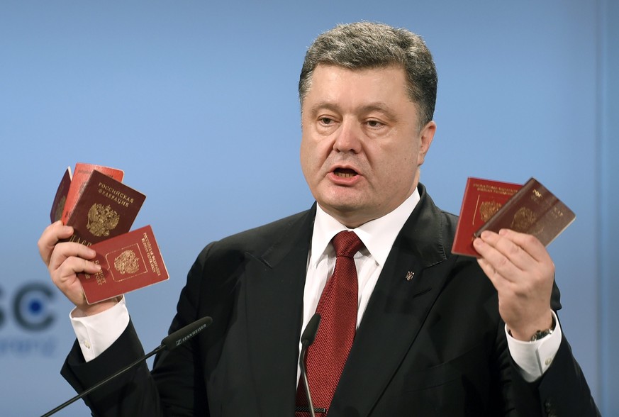 epa04986352 YEARENDER 2015 FEBRUARY
Ukrainian President Petro Poroschenko holds up Russian passports confiscated from seperatists on Ukrainian territory during the 51st Security Conference in Munich,  ...