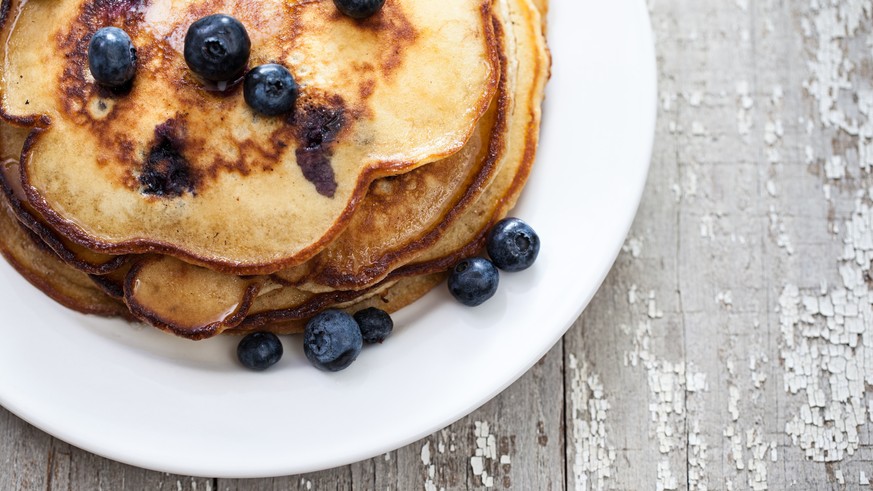 pancakes blueberry pfannkuchen kanada usa essen food frühstück blaubeeren shutterstock