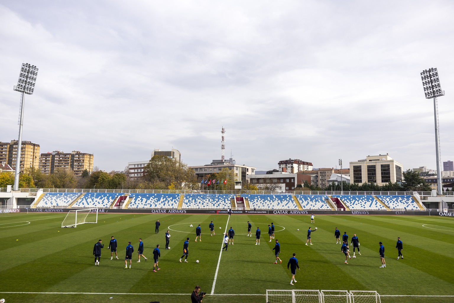 epa12531128 Kosovo&#039;s national soccer players attend a training session of the team at Fadil Vokrri stadium in Pristina, Kosovo, 17 November 2025. Kosovo will play against Switzerland in a FIFA Wo ...