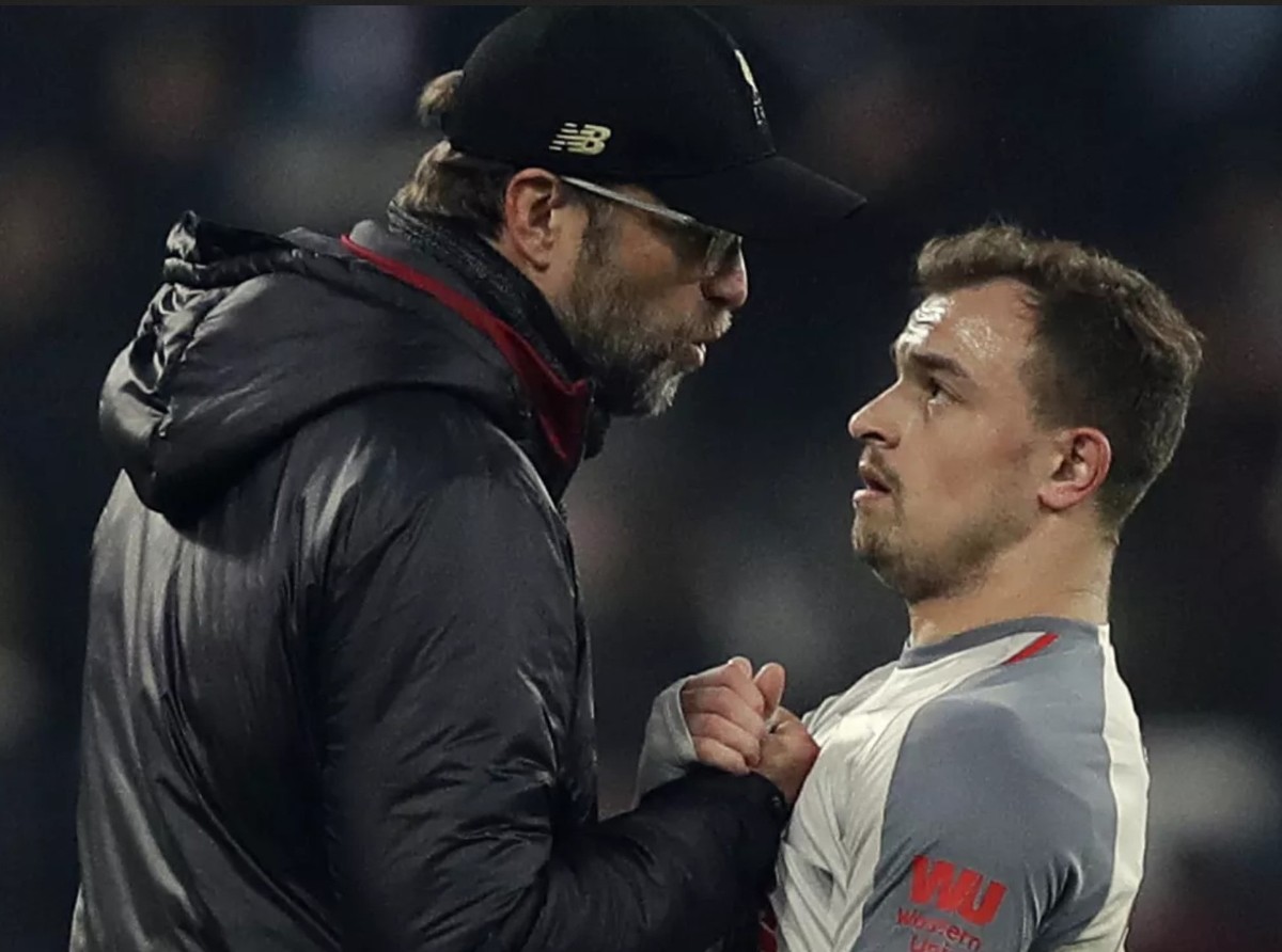 Aus diesen 5 Gründen spielt Xherdan Shaqiri bei Jürgen Klopps Liverpool nicht mehr
Das ganze passierte am 4.2.

Da hat Klopp genau 2 Leute auf dem Platz abgewatscht! Den Schiri und Shaqiri (der war  ...