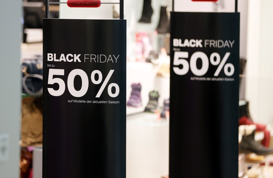 epa06347820 A Black Friday advertisement in a shop in Speyer, Germany, 24 November 2017. Black Friday is the day following Thanksgiving and the traditional beginning of the Christmas shopping season.  ...