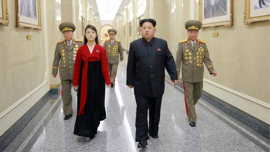 epa05167298 A photo provided on 18 February 2016 by North Korea&#039;s Rodong Sinmun via Yonhap News Agency (YNA) shows Kim Jong-un (2-R), North Korea&#039;s top leader, and his wife Ri Sol-ju (2-L) p ...