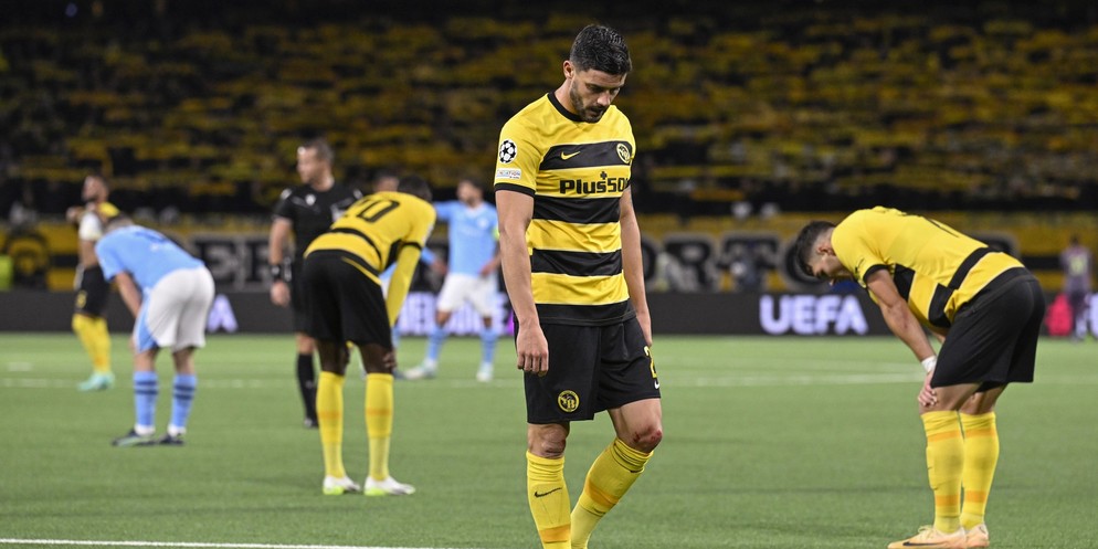 Die enttäuschten YB-Spieler nach der Partie gegen Manchester City.