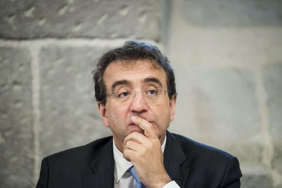 Pascal Broulis, Conseiller d&#039;Etat vaudois, reagit lors d&#039;une conference de presse sur le dossier fiscal de Pascal Broulis ce mercredi 30 mai 2018 a Lausanne. (KEYSTONE/Jean-Christophe Bott)