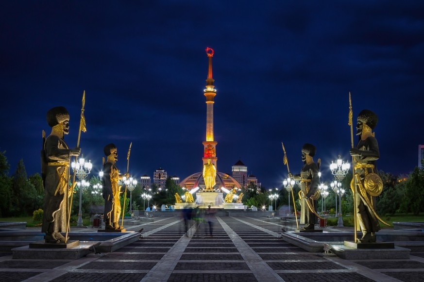 Turkmenistan the best photos from the country where no Swiss have lived since 2016.  Only Swiss watson.ch Independence Park, Ashgabat, Turkmenistan, after sunset.