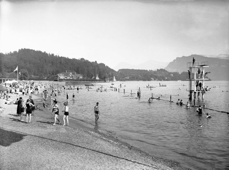 Die Holzrutschbahn am Zürcher Mythenquai