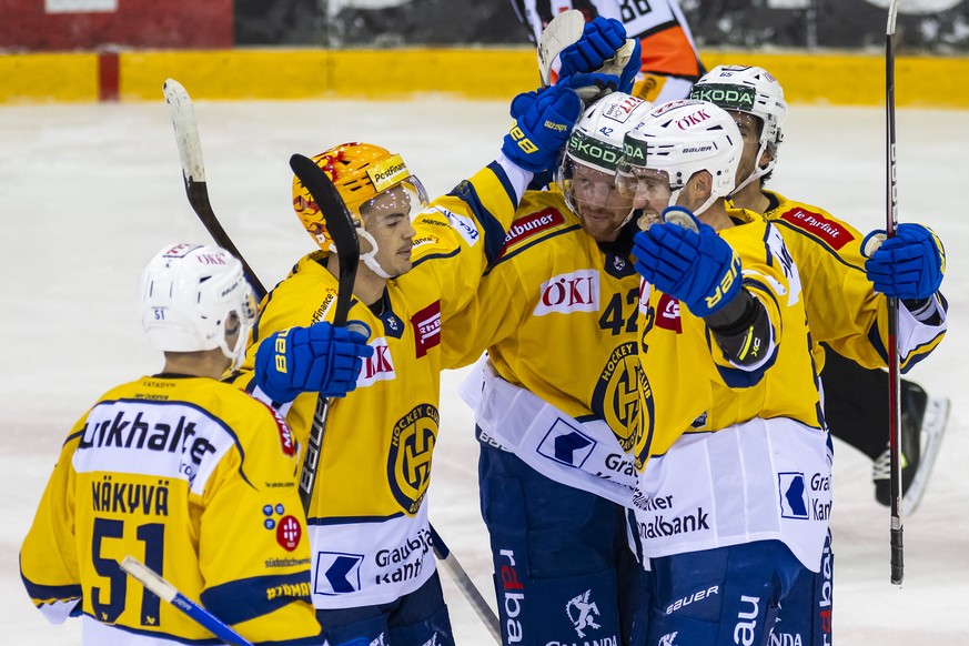 Les joueurs davosien laissent eclater leur joie, lors du match du championnat suisse de hockey sur glace de National League LNA, entre le Geneve Servette HC et le HC Davos, ce mercredi 1 novembre 2023 ...