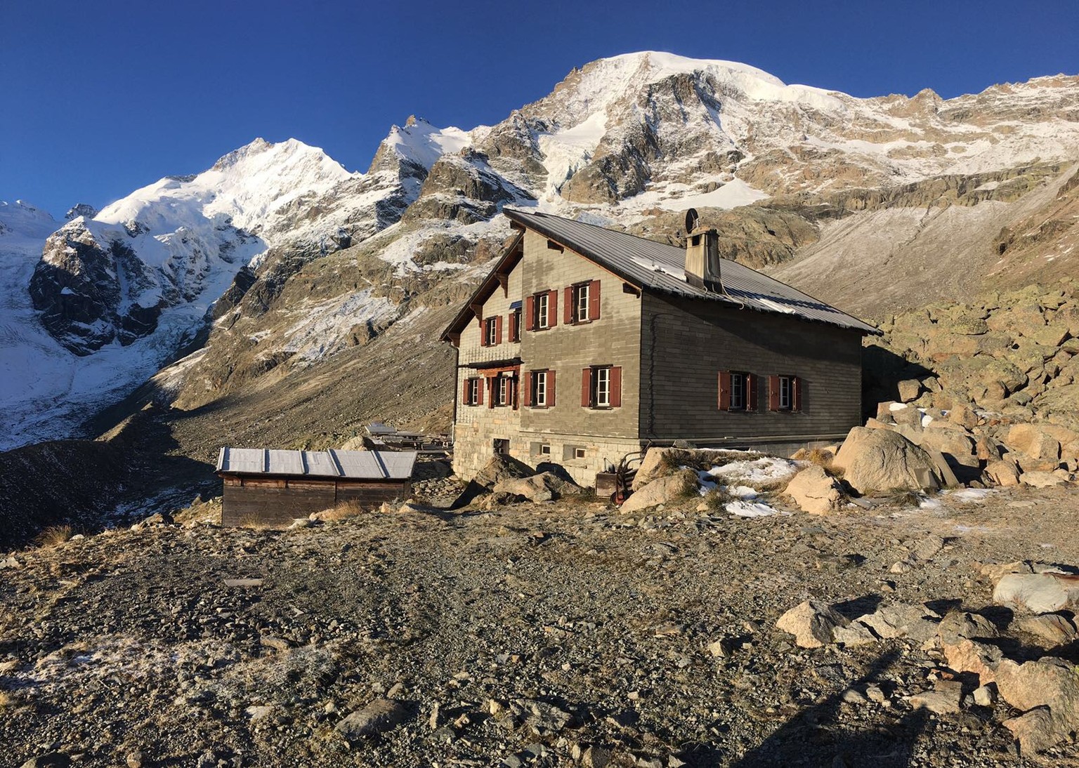 Eine aktuelle Aufnahme der SAC-Hütte Chamanna da Boval.