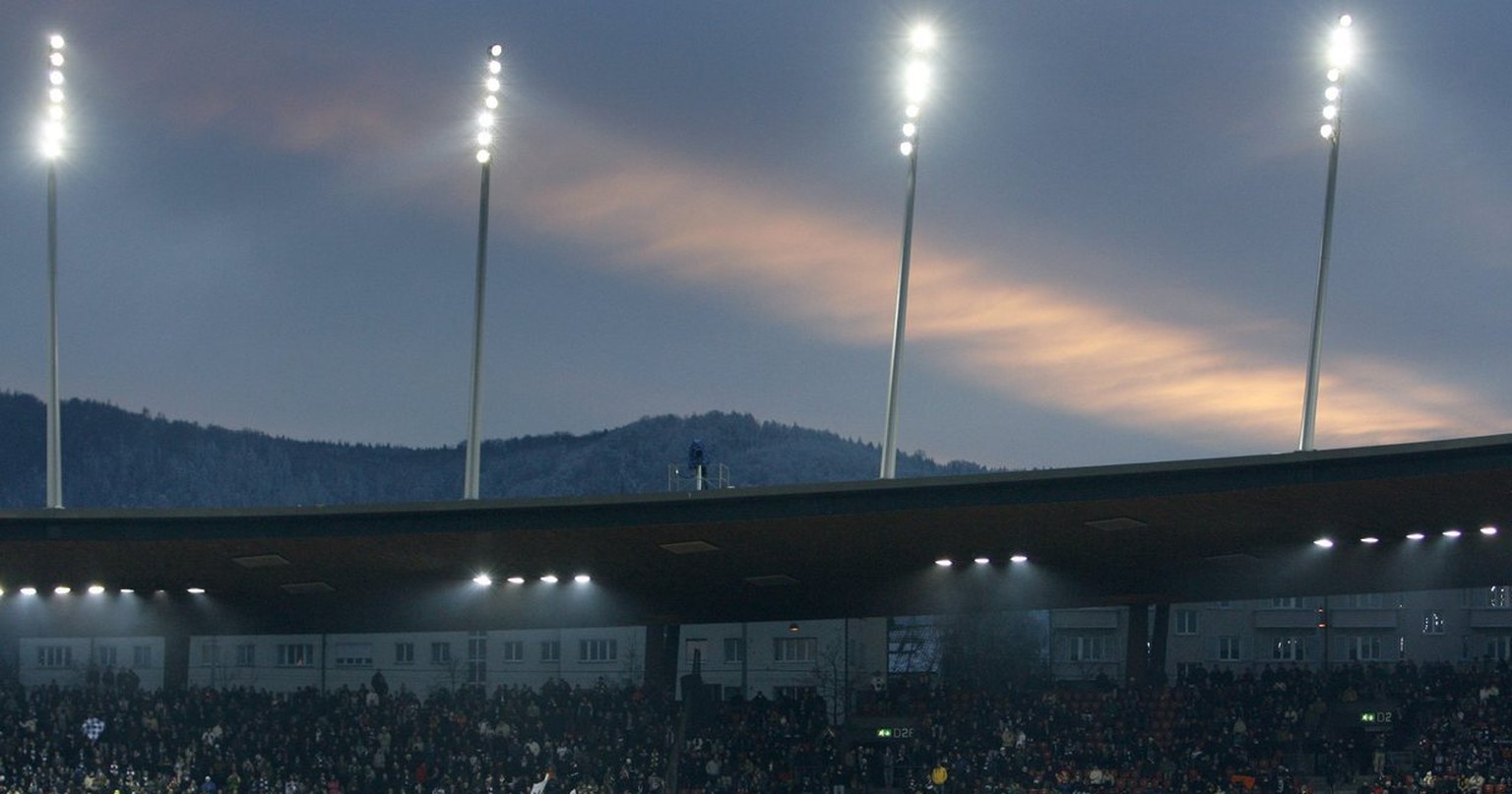 Uebersicht beim Fussball Meisterschaftsspiel der Super League zwischen dem FC Zuerich und dem FC Vaduz am Sonntag, 14. Dezember 2008 im Stadion Letzigrund in Zuerich. (KEYSTONE/Alessandro Della Bella)