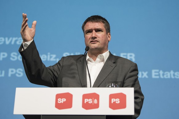 SP-Parteipraesident und Staenderat Christian Levrat, FR, spricht am Zukunftsparteitag der SP Schweiz, am Samstag, 3. Dezember 2016, in Thun. Die Delegierten der SP Schweiz stellen am Parteitag die Wei ...