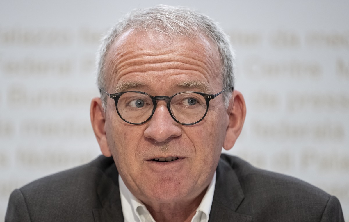 Adrian Lobsiger, Eidgenoessischer Datenschutz- und Oeffentlichkeitsbeauftragter, kommentiert den 30. Taetigkeitsbericht 2022/23 des EDOeB, am Dienstag, 27. Juni 2023 in Bern. (KEYSTONE/Alessandro dell ...