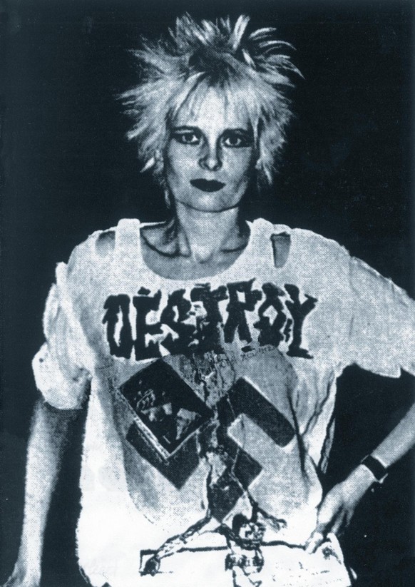 vivienne westwood destroy hakenkreuz nazi punk mode http://gunsmokeandlavender.tumblr.com/