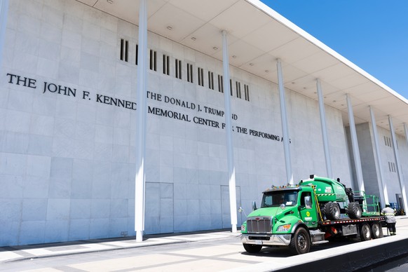 Workers load equipment on a flatbed truck outside The John F. Kennedy Center for the Performing Arts, Thursday, June 4, 2026, in Washington. (AP Photo/Manuel Balce Ceneta)
Trump Kennedy Center