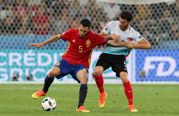 Spaniens Ballverteiler Busquets hat bisher 83 Pässe pro Partie geschlagen – bei Xhaka sind es sogar 96!