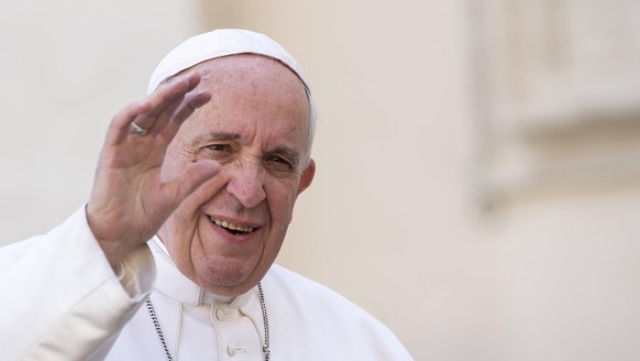 Pope Francis leaving on his Popemobile after his weekly general audience in St. Peter s Square at the Vatican, Rome, Lazio, Italy, Europe PUBLICATIONxINxGERxSUIxAUTxONLY Copyright: Godong 809-7894 Edi ...