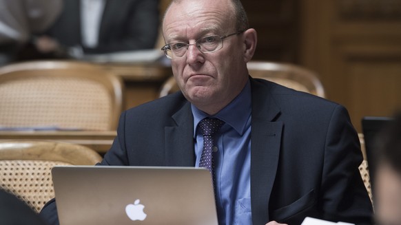 Jean-Luc Addor (SVP/VS) waehrend den Beratungen ueber den Voranschlag 2016 am Donnerstag, 3. Dezember 2015 im Nationalrat in Bern. (KEYSTONE/Lukas Lehmann)