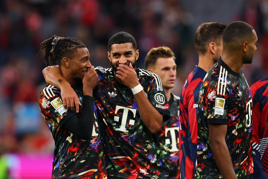 epa13249011 Michael Olise of Munich (L) and Ismael Sabiri of Munich celebrate after winning the German Bundesliga soccer match between Bayern Munich and 1. FC Union Berlin in Munich, Germany, 18 Septe ...