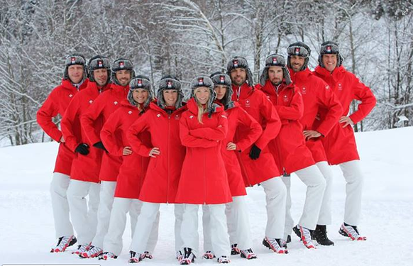 Das Schweizer Biathlon-Team posiert galant.