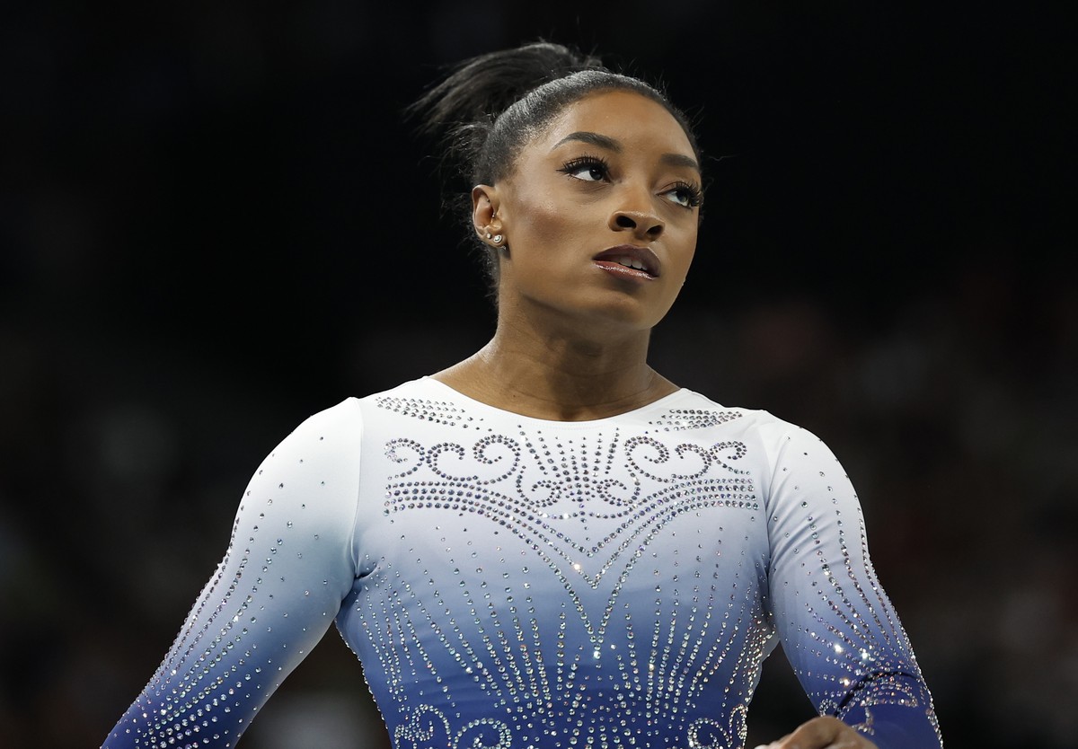 epa11527284 Simone Biles of USA competes in the Women Balance Beam final of the Artistic Gymnastics competitions in the Paris 2024 Olympic Games, at the Bercy Arena in Paris, France, 05 August 2024. E ...