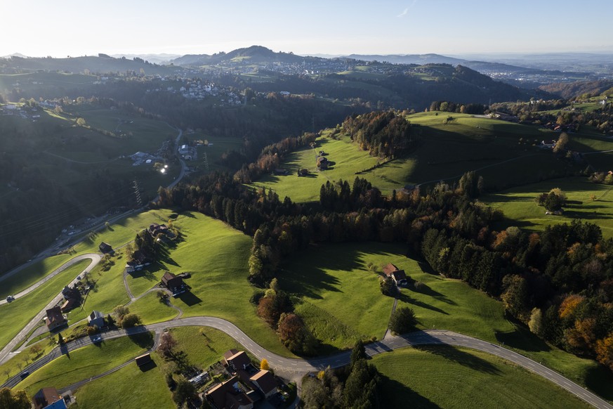 Blick von Wald nach Trogen und Speicher, aufgenommen am Mittwoch, 8. November 2023, in Wald, Appenzell Auserrhoden. Im Kanton Appenzell Ausserrhoden wird Ende November ueber eine Grossfusion der Gemei ...