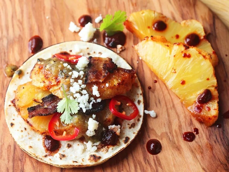 bacon wrapped pineapple tacos essen food kochen mexiko USA https://www.seriouseats.com/thmb/zDeMEPSUJYsNVoed9xZ_MKOxVsg=/880x0/filters:no_upscale():max_bytes(150000):strip_icc():format(webp)/__opt__ab ...