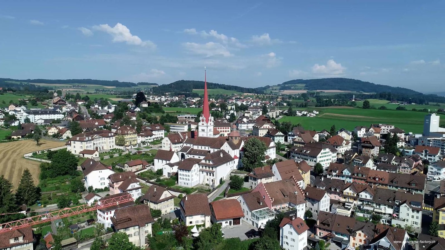 Beromünster, Chorherrenstift St. Michael. Katholisch geprägtes Luzernbiet an der Nahtstelle zum reformierten Aargau, ehemals Untertanenland von Bern.
http://www.panorama-factory.ch/