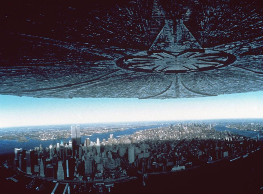 Ein riesiges UFO kommt der Erde immer n�her. Nach einiger Zeit des Abwartens wird klar, die Aliens haben eine Invasion geplant. Sie nehmen Kurs auf die Metropolen der Erde und greifen mit Feuersalven  ...