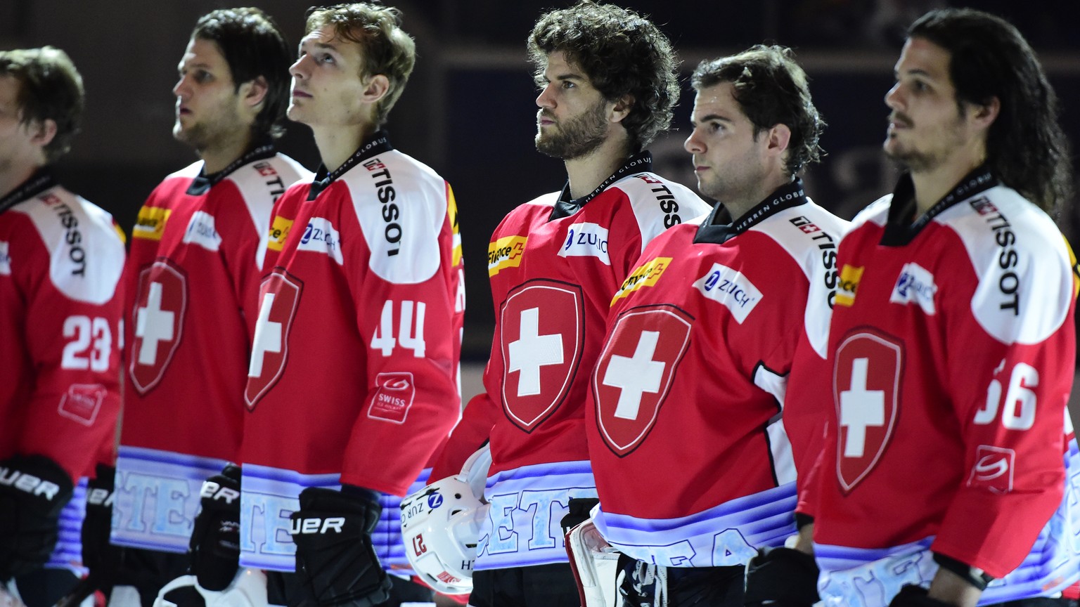 Welche Spieler werden auch bei der WM 2015 im Einsatz sein? Unter den Kandidaten sind (v.r.): Dino Wieser, Goalie Sandro Zurkirchen, Dominik Schlumpf, Cedric Hächler und Jannik Fischer.