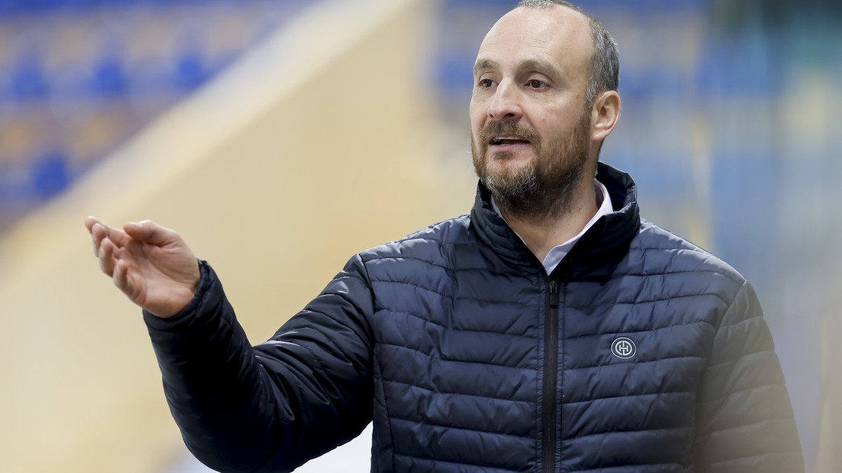 Davos' Cheftrainer Christian Wohlwend beim Eishockey-Qualifikationsspiel der National League zwischen dem HC Davos und dem EV Zug, am Mittwoch, 30. Dezember 2020, im Eisstadion in Davos. (KEYSTON ...