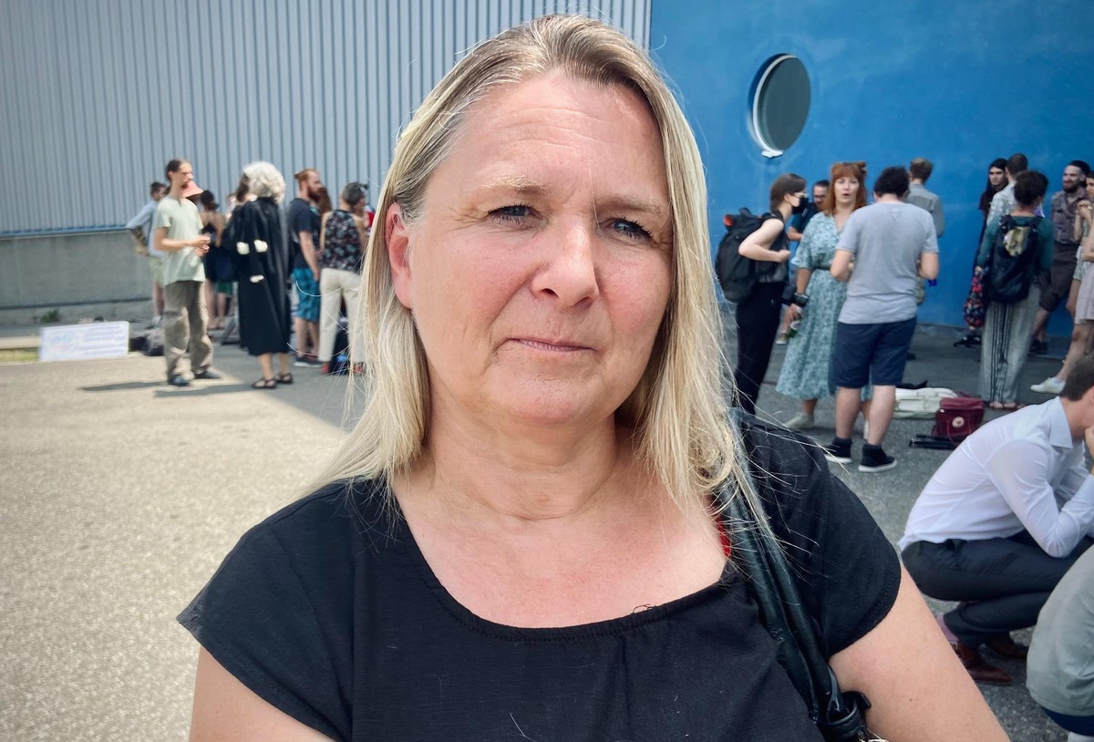 A Fribourg, les activistes du climat sont condamnés. Ici la maman d'un prévenu.