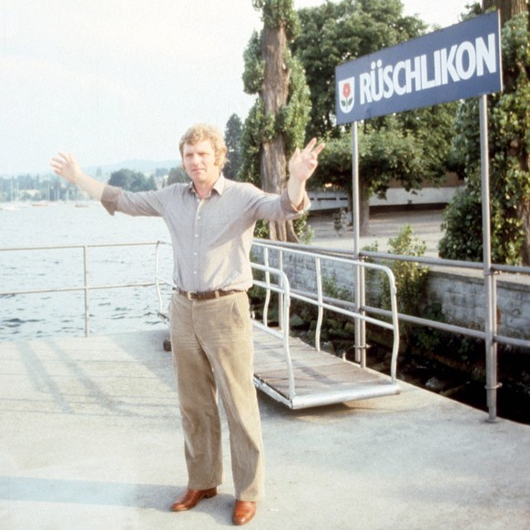 Trainer Jürgen Sundermann (Grasshopper Club Zürich) am Zürichsee

team manager Jürgen Sundermann Grasshopper Club Zurich at Zurich