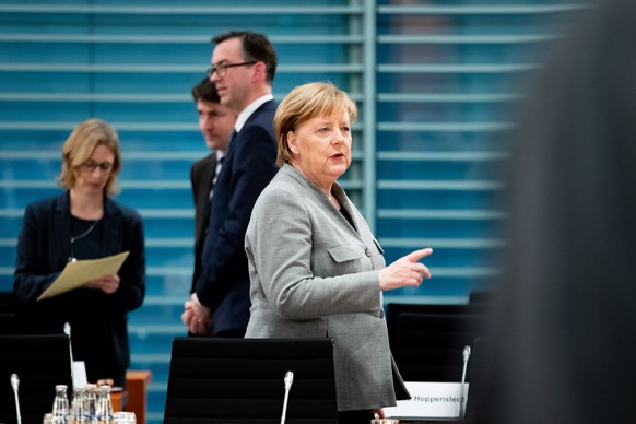 epa07333830 German Chancellor Angela Merkel arrives for a meeting with the heads of state and government at the Chancellery in Berlin, Germany, 31 January 2019. Chancellor Merkel will discuss the comp ...