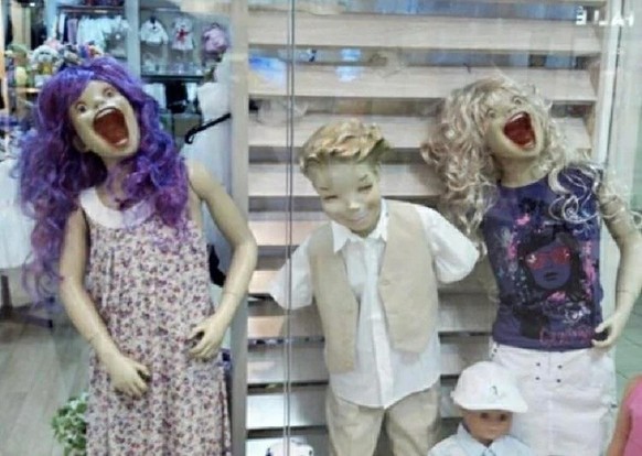 lachende Kinder Schuafensterpuppen