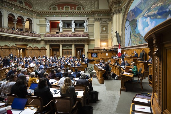 Nationalraete stimmen ab waehrend der Debatte um den Voranschlag 2026 mit integriertem Aufgaben- und Finanzplan 2027-2029, waehrend der Wintersession der Eidgenoessischen Raete, am Montag, 8. Dezember ...