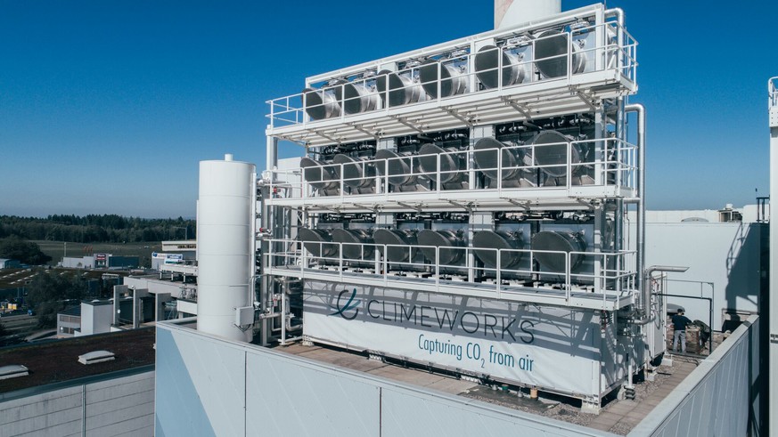 Die Climeworks-Anlage auf der Verbrennungsanlage in Hinwil. Die Abwärme der Verbrennungsanlage ist beim Abschöpfen des CO2 aus der Luft hilfreich.