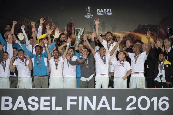 Sevilla player and staff celebrate with the trophy after the UEFA Europa League final between England&#039;s Liverpool FC and Spain&#039;s Sevilla Futbol Club at the St. Jakob-Park stadium in Basel, S ...