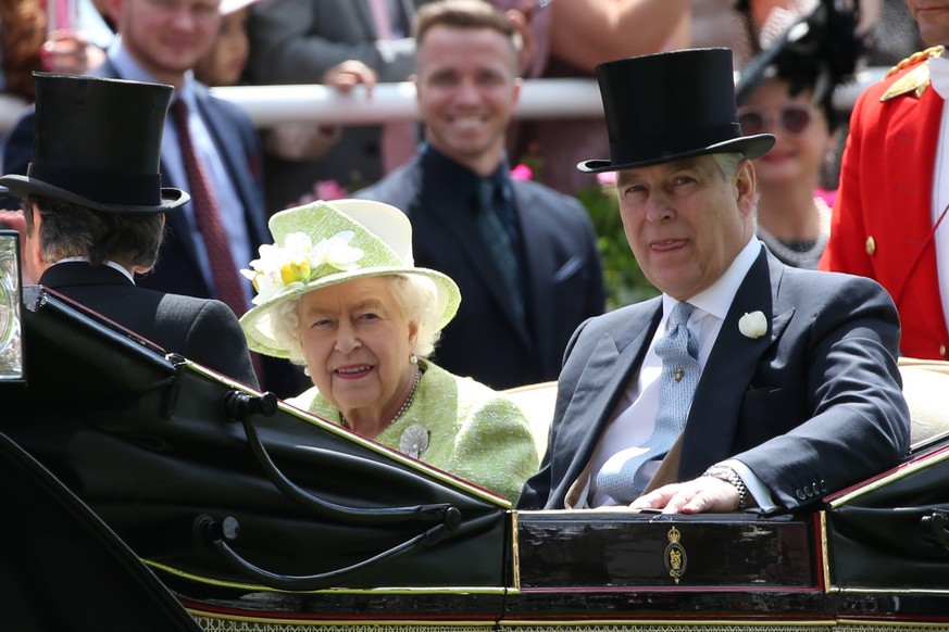 Keine besinnlichen Tage für die Queen und Prinz Andrew.