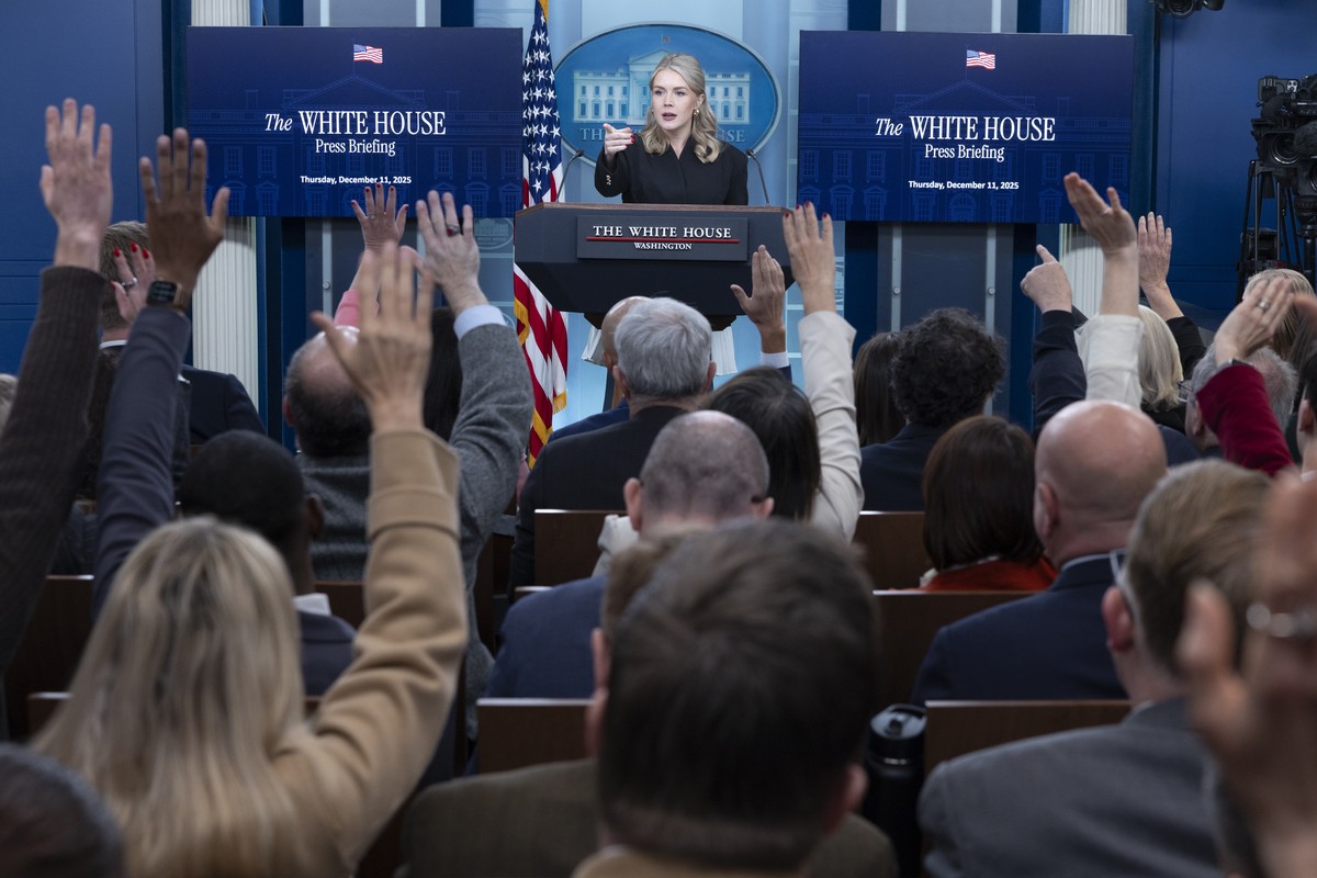 epa12585720 White House Press Secretary Karoline Leavitt (C) responds to a question from the news media during the daily press briefing at the White House in Washington, DC, USA, 11 December 2025. Sec ...