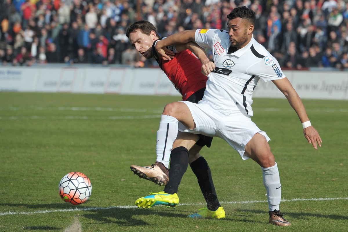 20.03.2016; Aarau; Fussball Challenge League - FC Aarau - FC Wil; Sandro Burki (Aarau) gegen Johan Vonlanthen (Wil)(Steffen Schmidt/freshfocus)