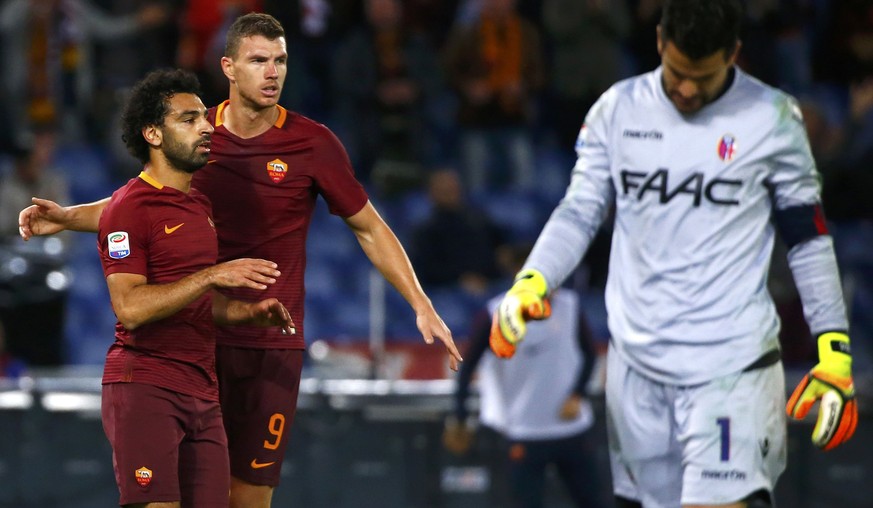 Football Soccer - AS Roma v Bologna - Italian Serie A - Olympic stadium, Rome, Italy - 6/11/16 - AS Roma&#039;s Mohamed Salah celebrates after scoring second goal. REUTERS/Tony Gentile