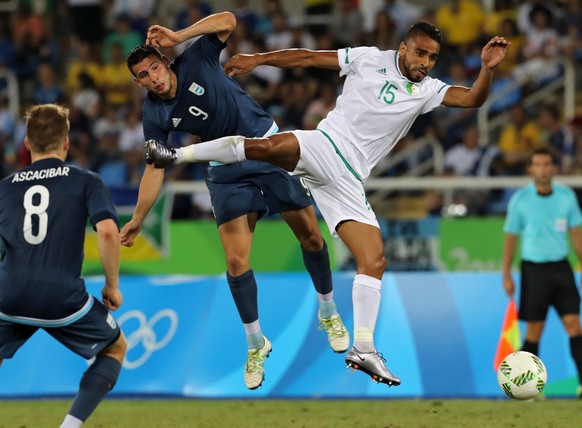 epa05463382 Jonathan Calleri of Argentina (L) and Houari Ferhani of Algeria (R) vie for the ball during the men&#039;s preliminary round group D match between Argentina and Algeria of the Rio 2016 Oly ...