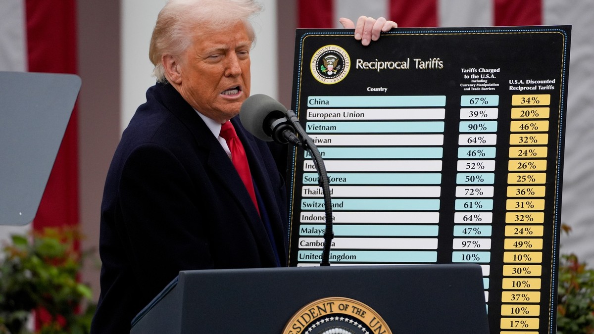 epa12006199 US President Donald Trump speaks during a tariff announcement in the Rose Garden of the White House in Washington, DC, USA, 02 April 2025. Trump plans to roll out tariffs on global trading ...
