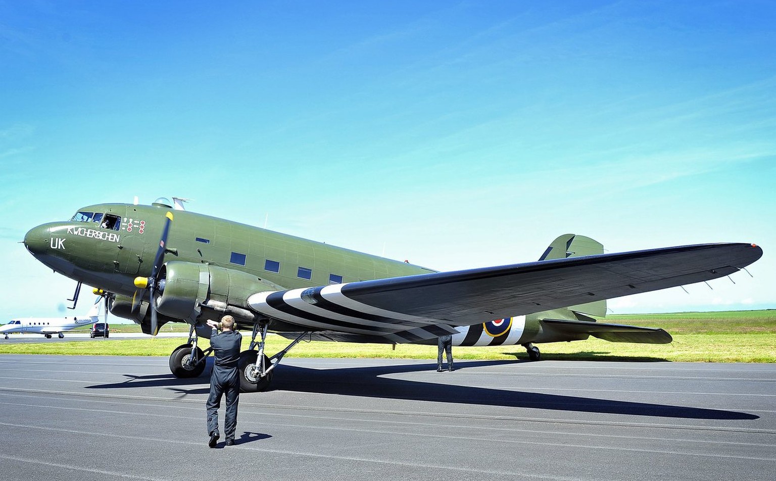 epa04241355 A handout photograph made available by the British Ministry of Defence showing the British Royal Air Force Battle of Britain Memorial Flight Dakota with it&#039;s D Day marking at an unnam ...