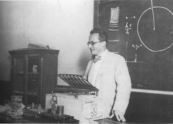 Erwin Schördinger wurde durch «<a href="https://de.wikipedia.org/wiki/Schr%C3%B6dingers_Katze" target="_blank">Schrödingers Katze</a>» bekannt. Er bekam den Nobelpreis ein Jahr nach Heisenberg.